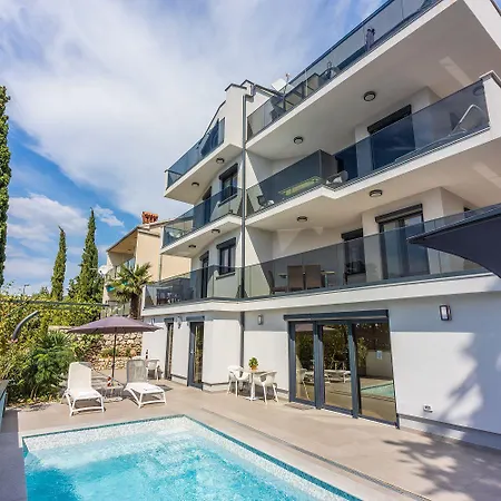 Modernes Mit Meerblick, 500 Meter Crikvenica