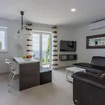 Διαμέρισμα Modernes Mit Meerblick, 500 Meter *