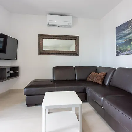 Modernes Mit Meerblick, 500 Meter *