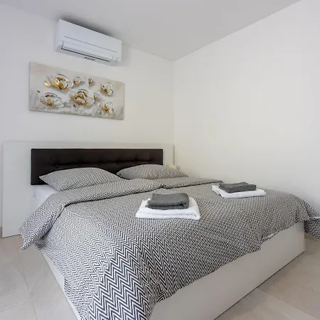 Modernes Mit Meerblick, 500 Meter Apartment