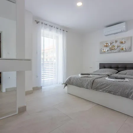 Modernes Mit Meerblick, 500 Meter Apartment Crikvenica