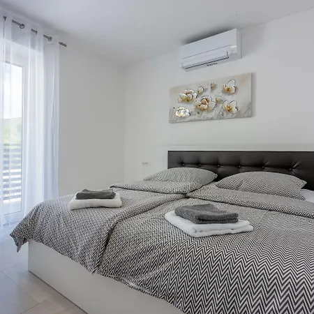 Apartment Modernes Mit Meerblick, 500 Meter