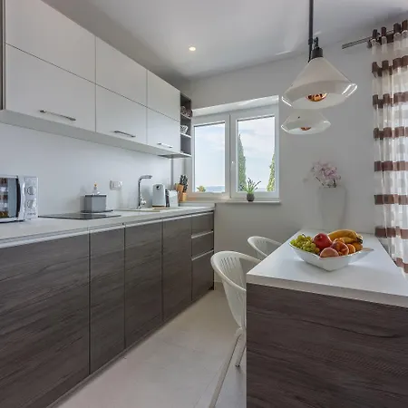 Modernes Mit Meerblick, 500 Meter Crikvenica