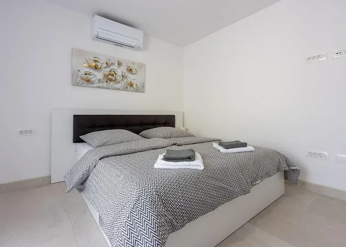 Modernes Mit Meerblick, 500 Meter Lägenhet